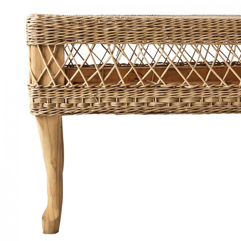 Table 'Tribe' L - Nature