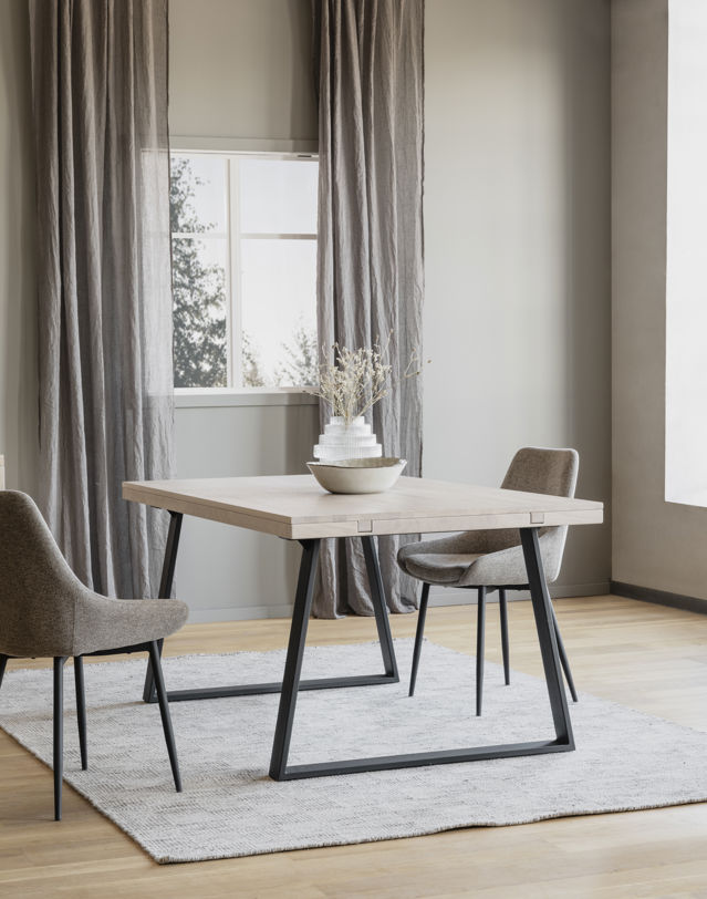 Table à manger 'Brooklyn' 220x95cm - Chêne blanchi/Pieds noirs en U