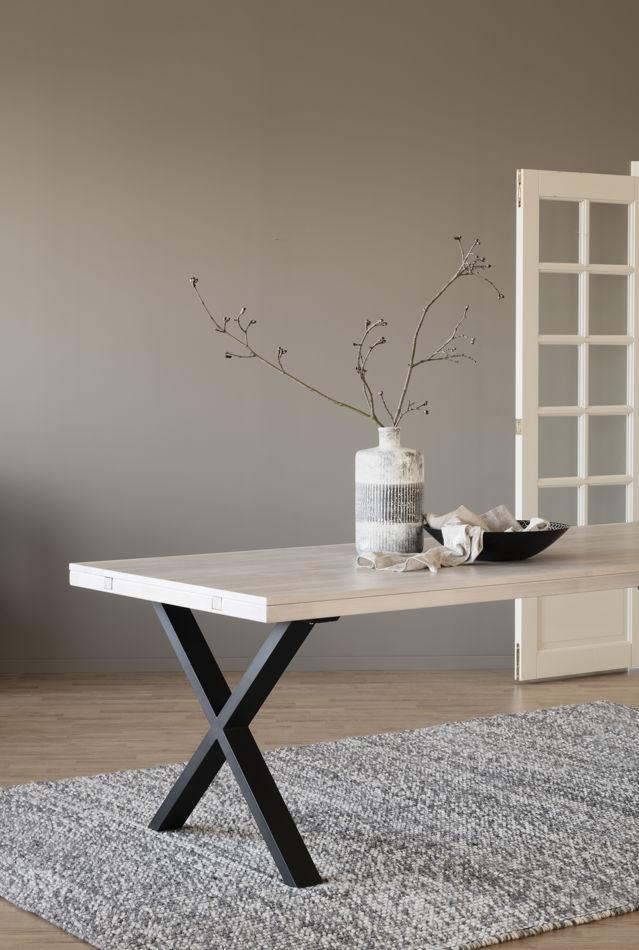 Table à manger 'Brooklyn' 220x95cm - Pigmenté en blanc/Noir X-pieds