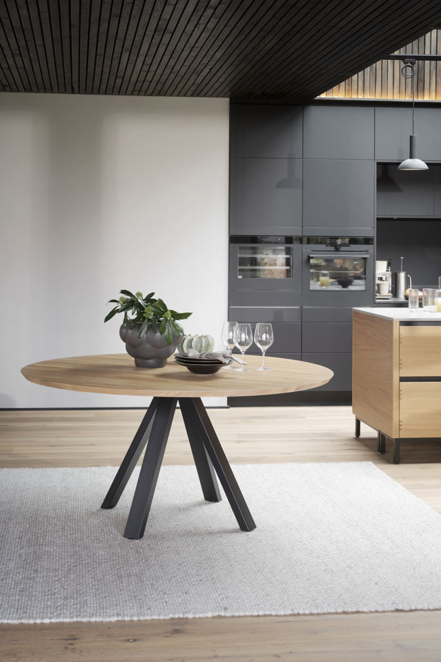 Table à manger 'Carradale' Ronde 150cm - Chêne/Noir Pieds en V