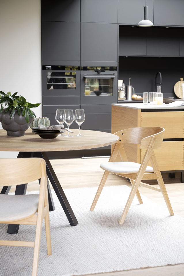 Table à manger 'Carradale' Ronde 150cm - Chêne/Noir Pieds en V