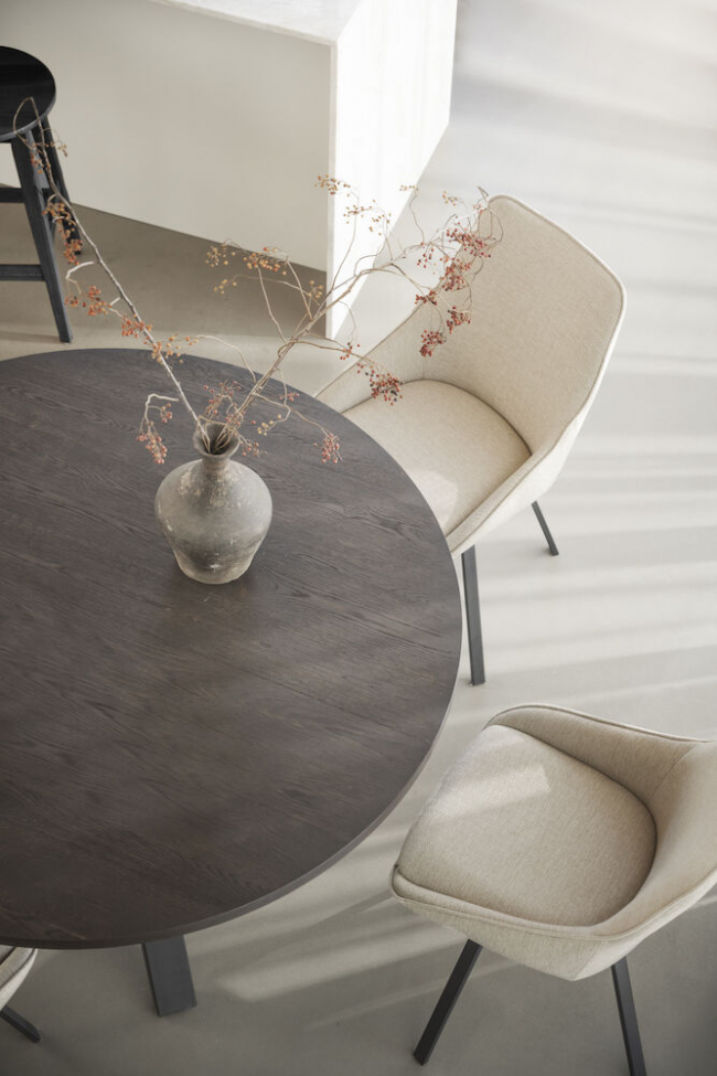 Table à manger 'Maddock' Ronde 135cm - Chêne foncé