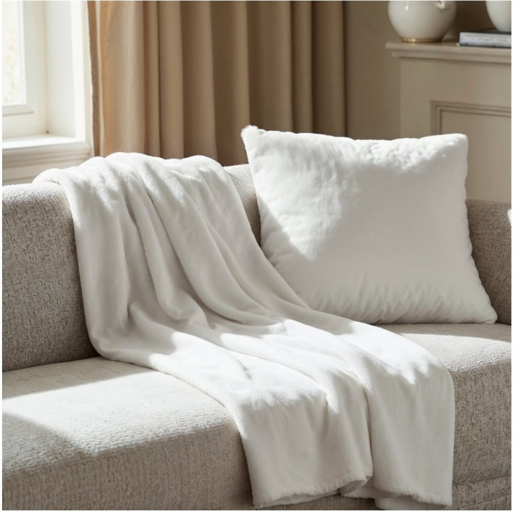 Plaid \' Aranga Super Soft Throw \' 130 x 170 cm - Blanc dans le groupe Décoration / Textiles / Plaids & couvertures chez Reforma (V10201569)